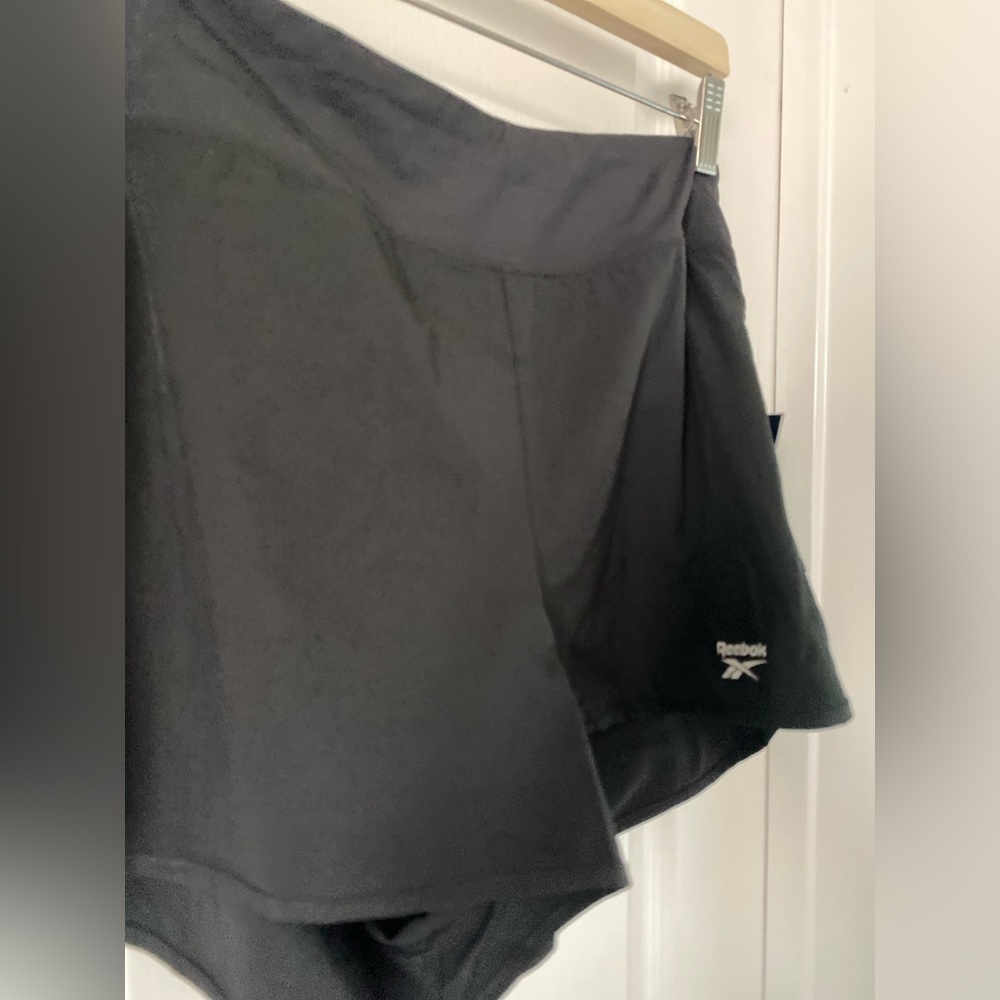 Women’s Reebok shorts size-XL - Picture 3 of 6